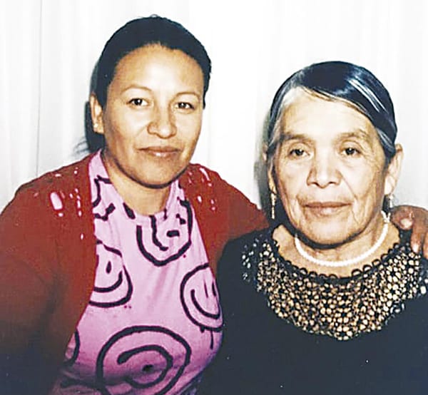 ¡BUSCAN A LA MAESTRA Y A SU HIJA!