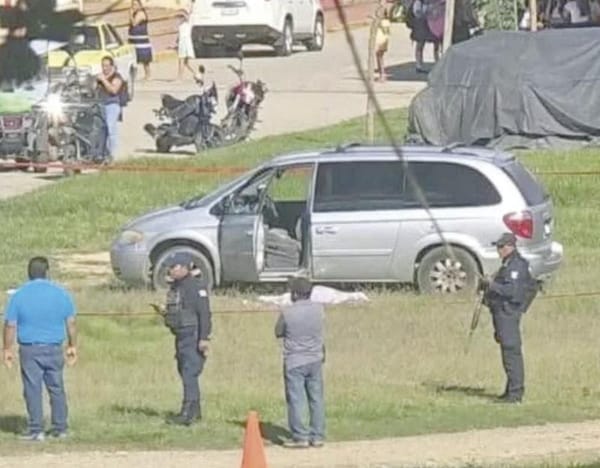 ¡MATAN A MAESTRA DEL COLEGIO DE BACHILLERES FRENTE AL PLANTEL Y ANTE ESTUDIANTES EN OAXACA!