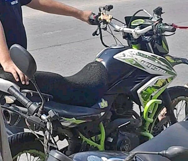¡ROBAN MOTOCICLETA DEPORTIVA EN PLAZA LAS BRISAS!