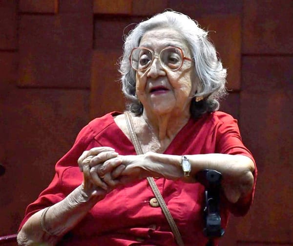 ¡MUERE LA MAESTRA ÚRSULA! - ÍCONO EN VERACRUZ