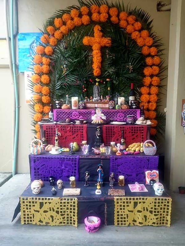 ¡QUE SIGA LA TRADICIÓN DE LOS ALTARES!