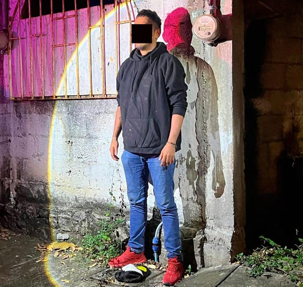 ¡AGARRAN A UN SOSPECHOSO POR ASALTO A GASOLINERA DE LA AVENIDA MIGUEL ALEMÁN!