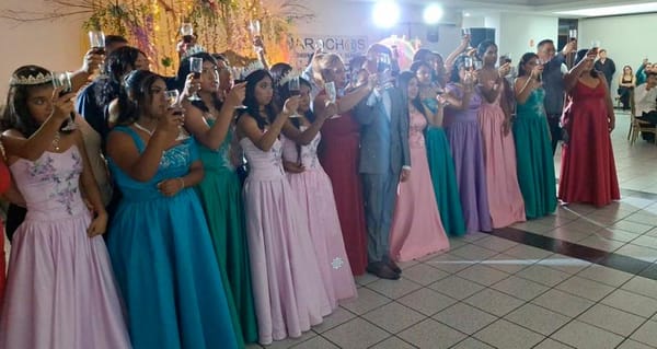 ¡IZACUR TIRA LA CASA POR LA VENTANA!