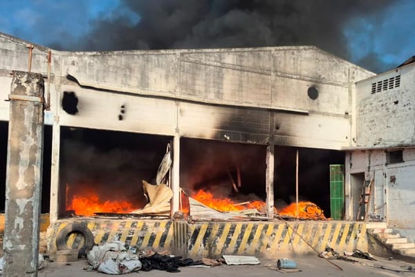¡SE INCENDIÓ BODEGA ABANDONADA EN LA COLONIA CAMPESTRE!