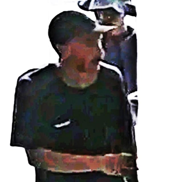 ¡MALANDROS CON PISTOLA ATRACAN A PERSONAS Y TIENDAS!