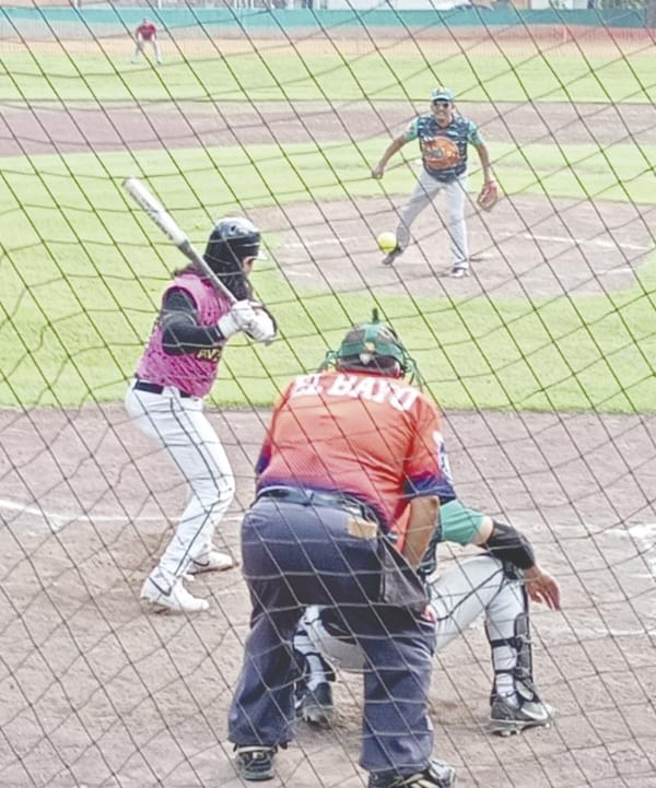 ¡SE REANUDA SOFTBOL EN PLAYA DE VACAS!