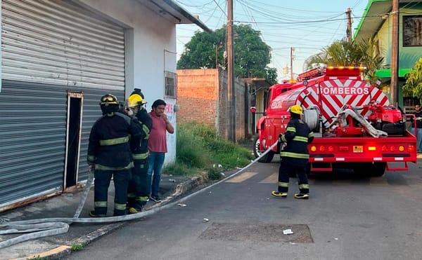¡SE CHAMUSCÓ CARPINTERÍA EN LA ARTICULO 123!