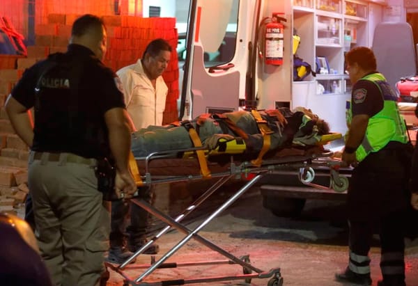 ¡ALBAÑIL CAYÓ DEL SEGUNDO PISO EN COSTA DE ORO!