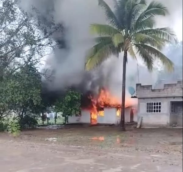¡FUEGO DEJÓ SIN VIVIENDA A HUMILDE FAMILIA DE EL HIGO!