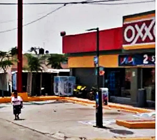 ¡MALANDROS ATRACAN UN ‘OXXO’ EN EL OASIS!