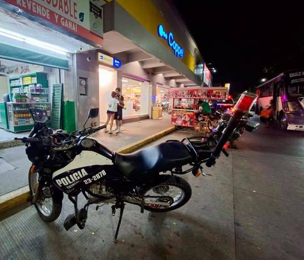 ¡UN SOLO BANDIDO SE ROBÓ EL DINERO EN EL AREA DE VENTANILLA DE BANCOPPEL!