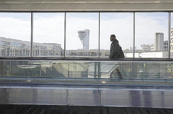 ¡PRINCIPALES AEROPUERTOS DE EU RECORTAN VUELOS POR LA FALTA DE PERSONAL!