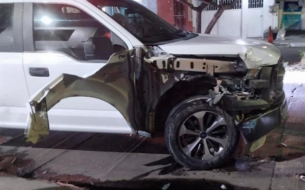 ¡CAMIONETÓN CHOCÓ CONTRA VEHÍCULO DE PROTECCIÓN CIVIL!