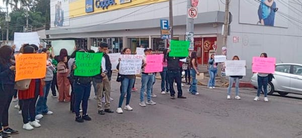 ¡CAOS EN LA UPAV! - CULPAN A FALLAS DEL SISTEMA