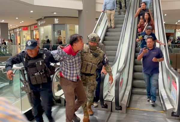 ¡GRAN ESCÁNDALO EN PLAZA LAS AMÉRICAS!