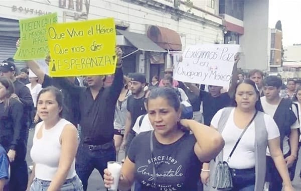 ¡MARCHAN EN URUAPAN Y MORELIA POR CRIMEN DE CARLOS MANZO!