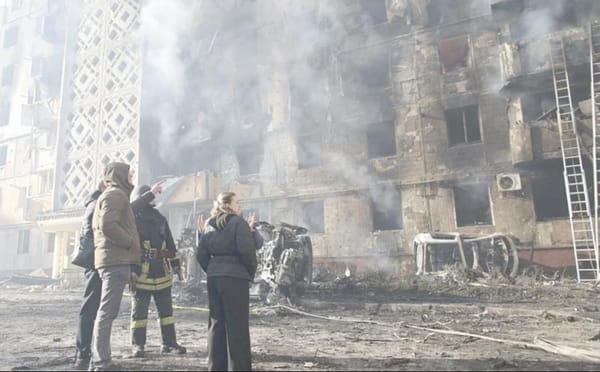 ¡BOMBARDEO RUSO MATA A 25 UCRANIANOS!