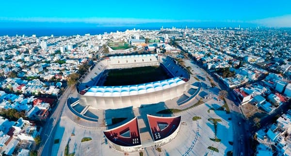 ¡TIBURONES O PIRATAS!