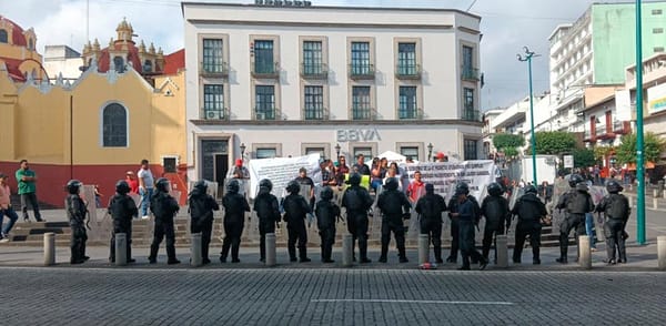¡LOS QUITAN! - CON GRANADEROS
