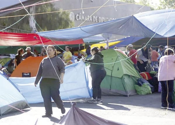¡CNTE RETIRA PLANTÓN EN SAN LÁZARO!