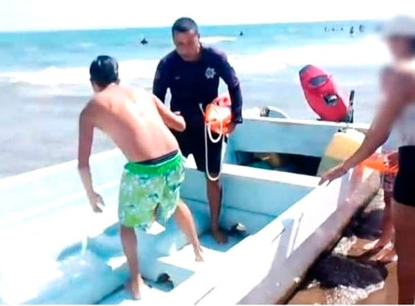 ¡RESCATAN A BAÑISTA EN PLAYAS DE CHACHALACAS!