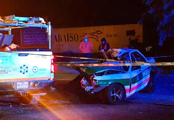 ¡TAXISTA PIERDE LA VIDA PRENSADO EN CARRETERAZO!