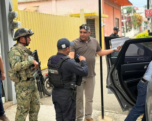 ¡DOS ESCOLTAS! - Y CON PISTOLA DE CHINAMPINES