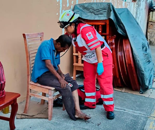 ¡CAMIÓN ‘EL VERGEL’ ARROLLÓ A VENDEDOR DE MUEBLES!