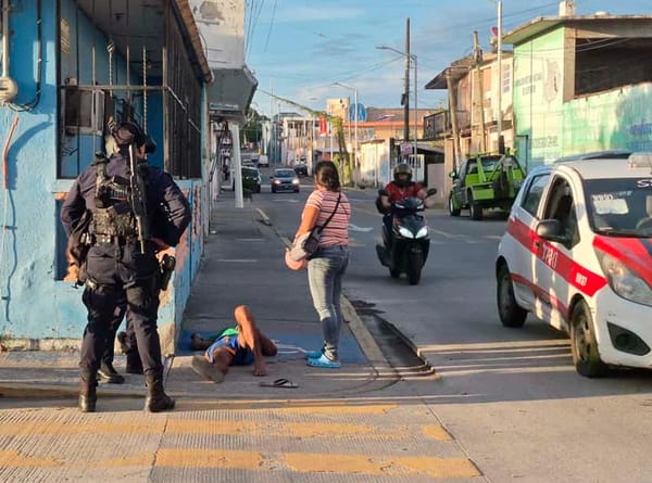 ¡ABUELITO ARROLLADO POR CAFRE!