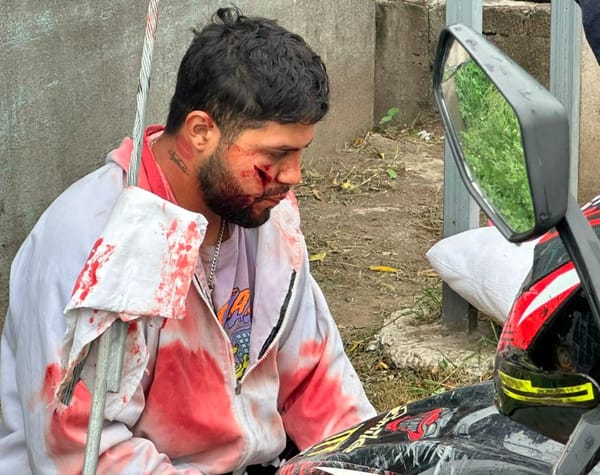 ¡CONDUCTOR DE CAMIONETA PROVOCA ACCIDENTE Y HUYE!