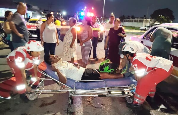 ¡MOTOCICLISTA COLISIONÓ DE FRENTE CONTRA UN TAXI!