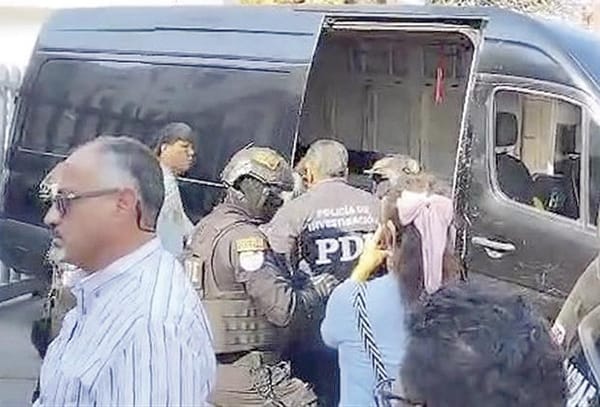 ¡TRASLADAN A 15 JÓVENES DETENIDOS EN MARCHA DE LA GEN-Z AL RECLUSORIO!