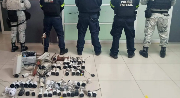 ¡POLICÍAS DESCONECTAN SIETE CÁMARAS DE VIDEO VIGILANCIA!