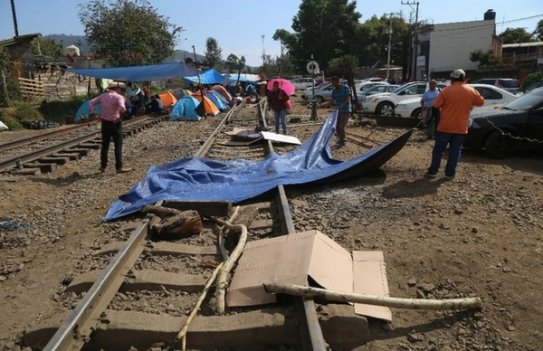 ¡CLAUDIA DONA LOS TERRENOS DEL FERROCARRIL A 1,200 FAMILIAS!