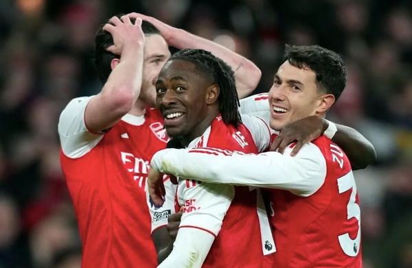 ¡GOLEA ARSENAL AL TOTTENHAM Y SE AFIANZA COMO LÍDER!