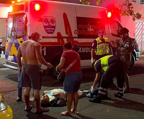 ¡SALIÓ A COMPRAR LA CENA Y LO ATROPELLÓ UN COCHE DE LUJO!