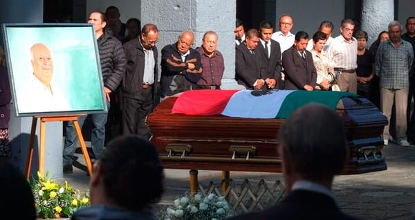 ¡HOMENAJE PÓSTUMO!