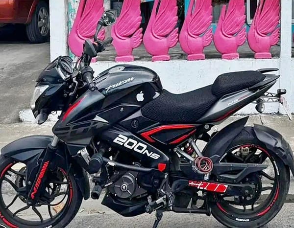 ¡ROBAN MOTO DEPORTIVA FRENTE A PLAZA URBAN!