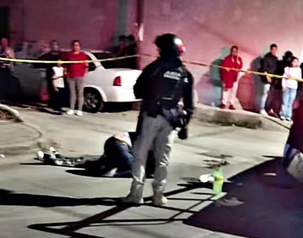 ¡LE CLAVAN PUÑAL EN EL CORAZÓN! - MUCHACHO MUERE DURANTE UNA VIOLENTA RIÑA EN XALAPA