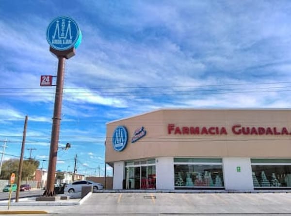 ¡ASALTAN FARMACIA GUADALAJARA EN EL OASIS!