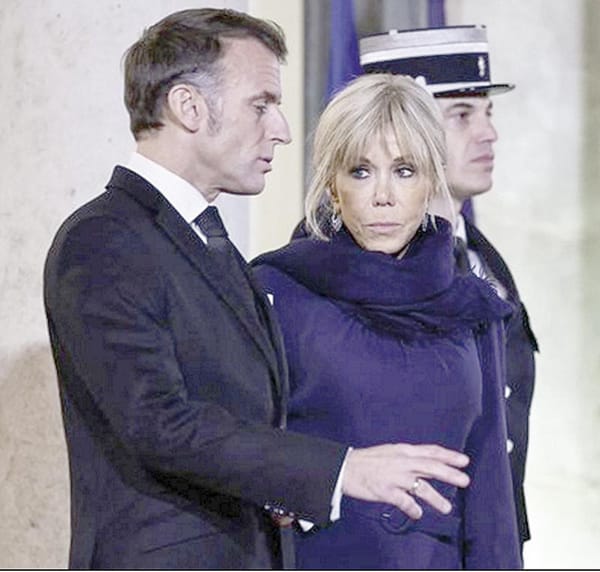 ¡LA ESPOSA DE MACRON ENFRENTA CRÍTICAS POR USAR UN INSULTO CONTRA MANIFESTANTES FEMINISTAS!