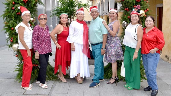 LAURA HERNÁNDEZ VIVEROS Y CUPERTINO FLORES GÓMEZ, REYES DEL ADULTO MAYOR Y LA EDAD DE ORO