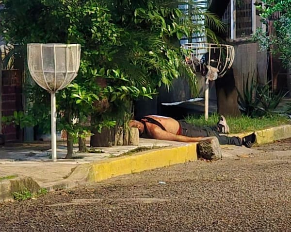 ¡LO ASESINARON DE UNA PUÑALADA EN EL CUELLO!
