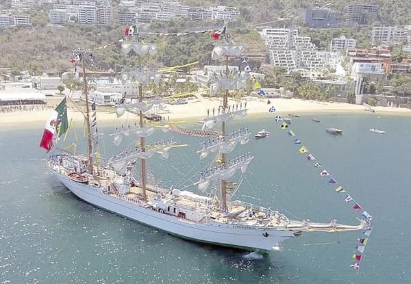 ¡REGRESA EL 'CUAHTÉMOC' A SU BASE DE ACAPULCO!