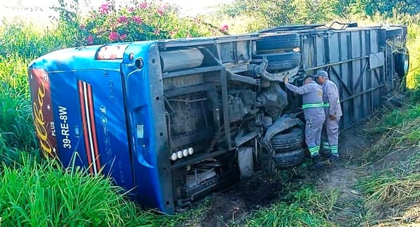 ¡AUTOBÚS VOLCÓ EN PÁNUCO Y DEJÓ SIETE LESIONADOS!