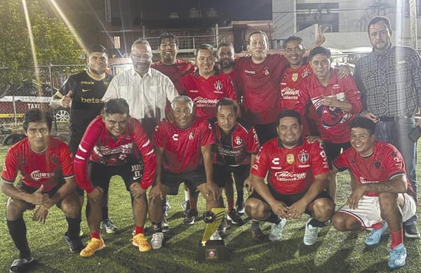 ¡CAMPEONES PAPÁS Y MAMÁS EN LIGA “PIRATA” FUENTE!