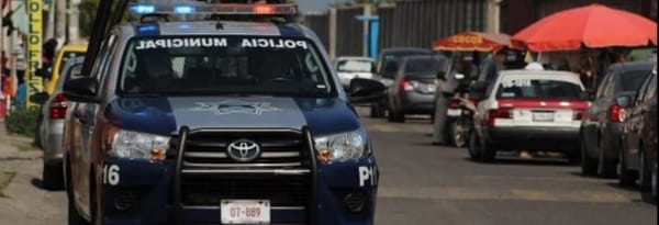 ¡“MOTO-RATONES” LE ROBAN CARTERA CON 500 PESOS A PEATÓN!