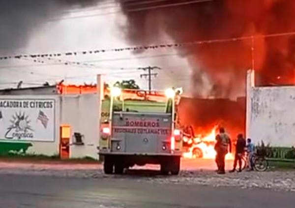 ¡QUEMAN EMPACADORA DE LIMÓN! - LE LANZAN BOMBAS MOLOTOV