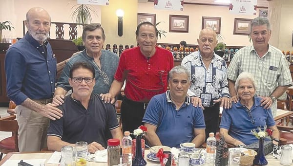 ¡EX ARBITROS PROFESIONALES!