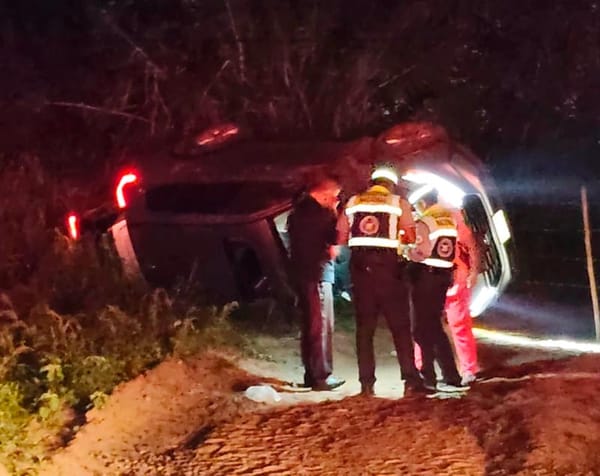 ¡CAMIONETA HONDA SALIÓ “VOLANDO” DE LA CARRETERA!